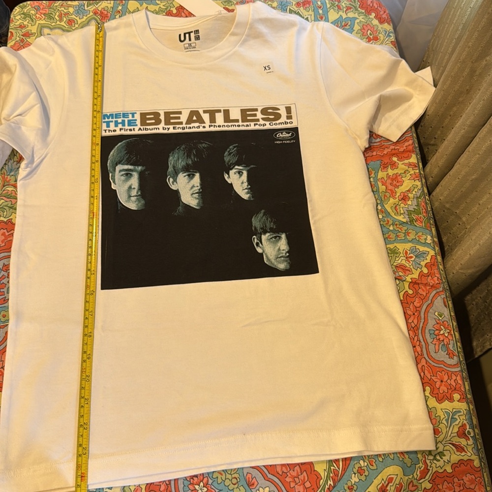 🆕 Uniqlo Beatles/ Capitol Records Graphic Tee NWT - Picture 7 of 11
